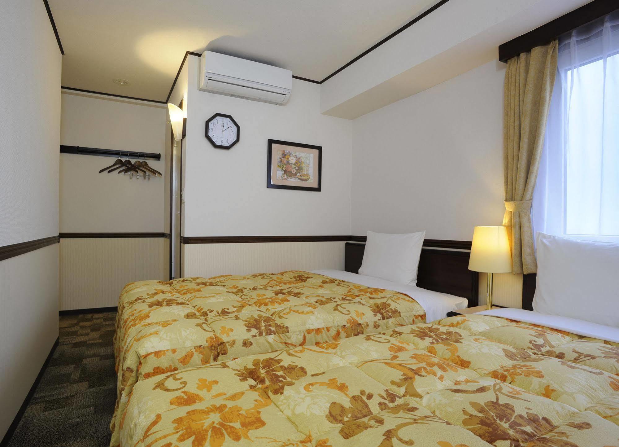 Toyoko Eki Minami Guchi Hotel